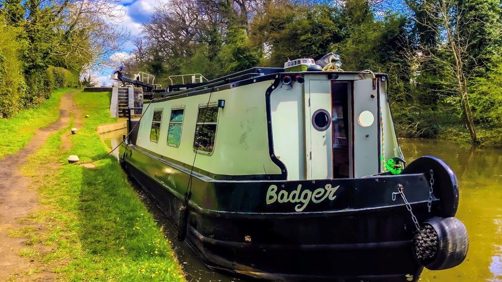 The Forbush narrowboat 'Badger' - enlarge